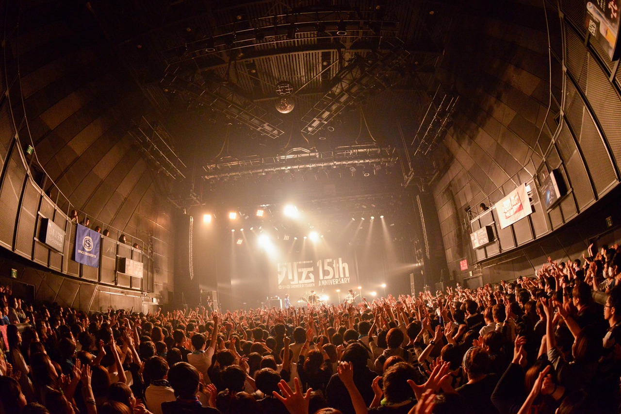 「スペースシャワー列伝15周年記念公演 JAPAN TOUR 2016 supported by uP!!!」東京・赤坂BLITZ公演の様子。（撮影：古渓一道）