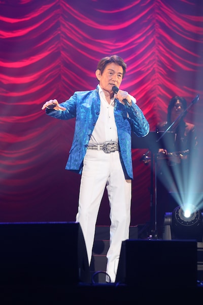 ささきいさお「デビュー55周年記念スペシャルライブ・アンコール」の様子。（写真提供：日本コロムビア）