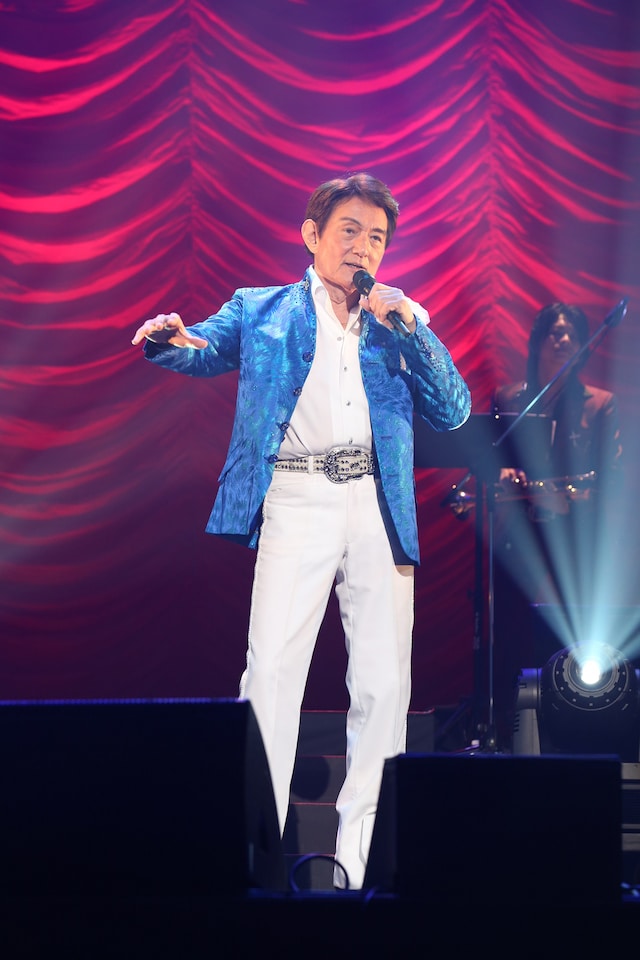 ささきいさお「デビュー55周年記念スペシャルライブ・アンコール」の様子。（写真提供：日本コロムビア）