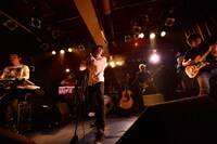 「石崎ひゅーいが誕生日に全曲歌うライブ」の様子。（撮影：河本悠貴）