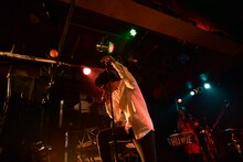 「石崎ひゅーいが誕生日に全曲歌うライブ」の様子。（撮影：河本悠貴）