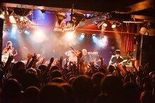 「石崎ひゅーいが誕生日に全曲歌うライブ」の様子。（撮影：河本悠貴）