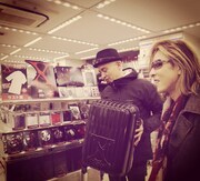 ローソンにいるYOSHIKIとマーク・パンサー。