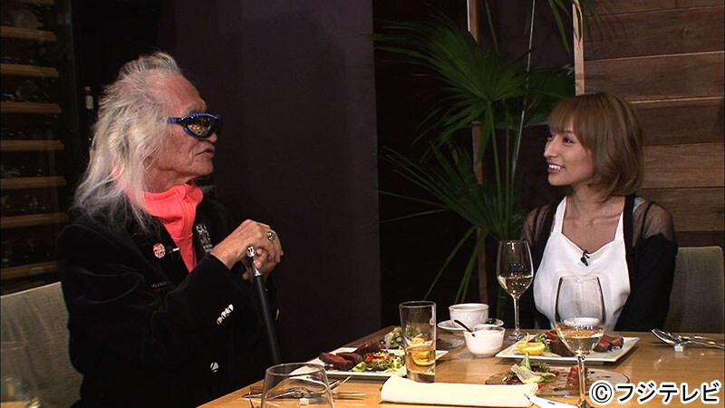 「ダウンタウンなう 2時間SP」で共演を果たす内田裕也、加藤紗里（左から） 。