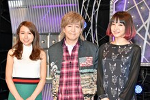 左からMay J.、小室哲哉、LiSA。