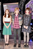 左からMay J.、小室哲哉、LiSA。
