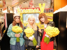 SCANDALのTOMOMI、HARUNA、RINA。（写真提供：EPICレコードジャパン）