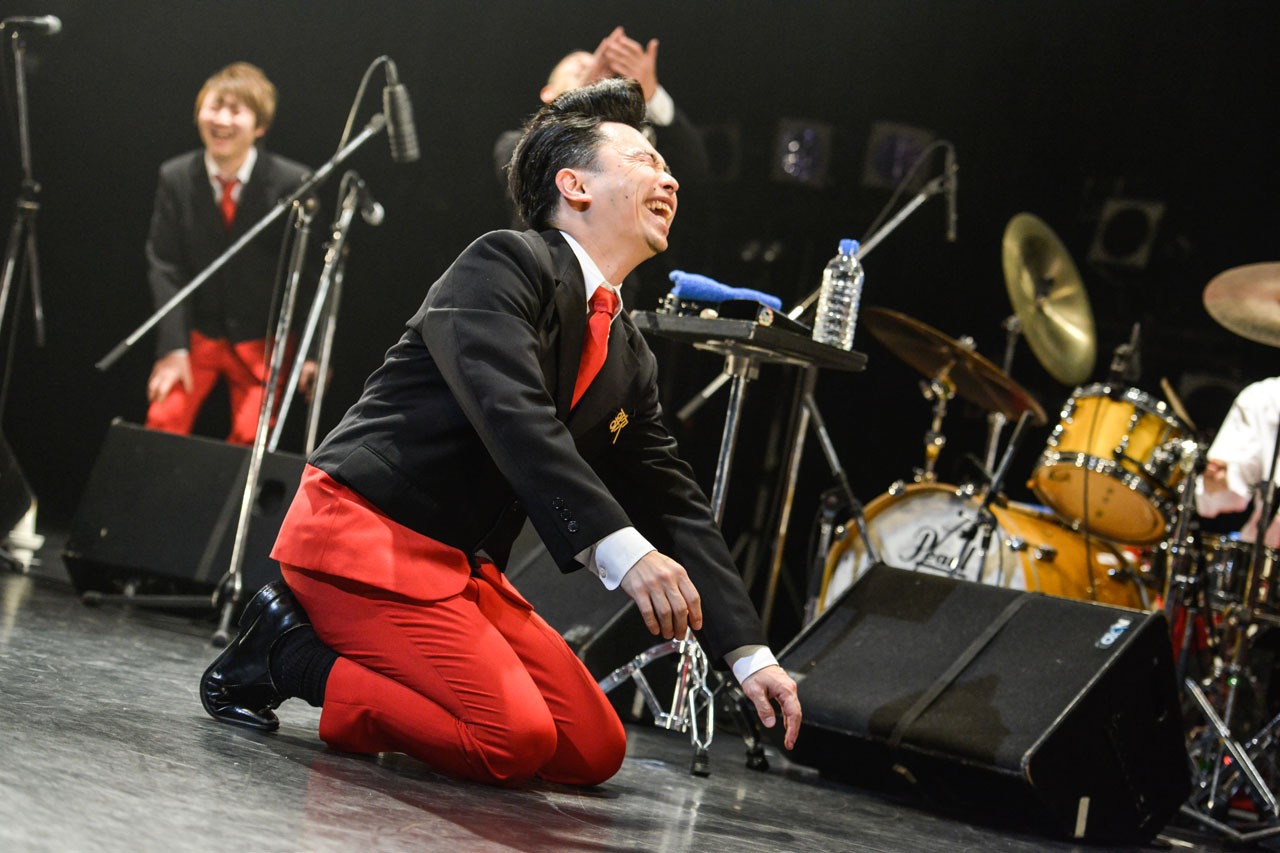 浜野謙太（Vo）（撮影：高田梓）