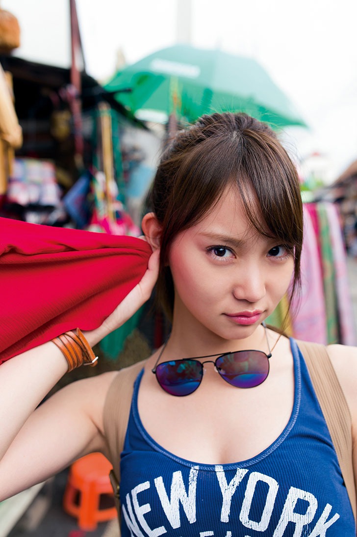 人気画像3位は「AKB48永尾まりや、1st写真集刊行『これからがスタート』」より、写真集「永尾まりやファースト写真集 美しい細胞」フォト。