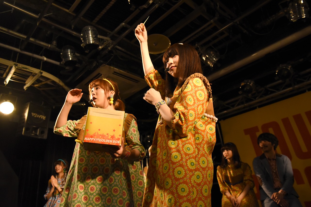プレゼント抽選会の様子。