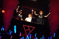 左からdj TAKA、Ryu☆、kors k。（提供：EXIT TUNES）