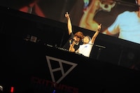 左からkors k、Ryu☆。（提供：EXIT TUNES）