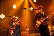 左から大木伸夫（ACIDMAN）、川上洋平（[Alexandros]）。（Photo by Yukihide“JON...”Takimoto）