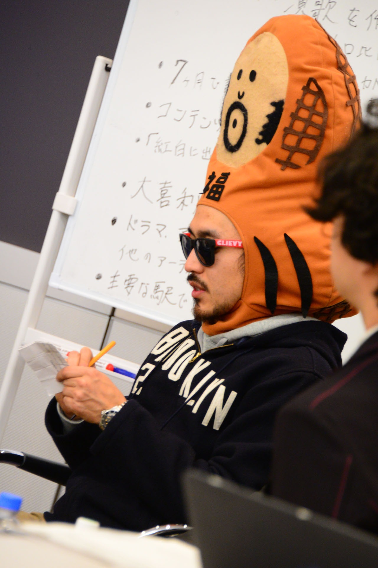 メモを取るCLIEVY。