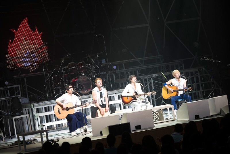 アコースティックユニット「キャンプファイヤー」の4人。（撮影：田中聖太郎）