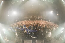 「Welcome![Alexandros]LIVE 2016」愛知公演終演後の集合写真。（Photo by Yukihide “JON...” Takimoto）