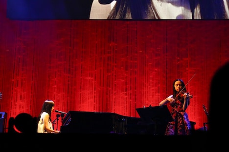 miwaと宮本笑里。（撮影：佐藤薫）