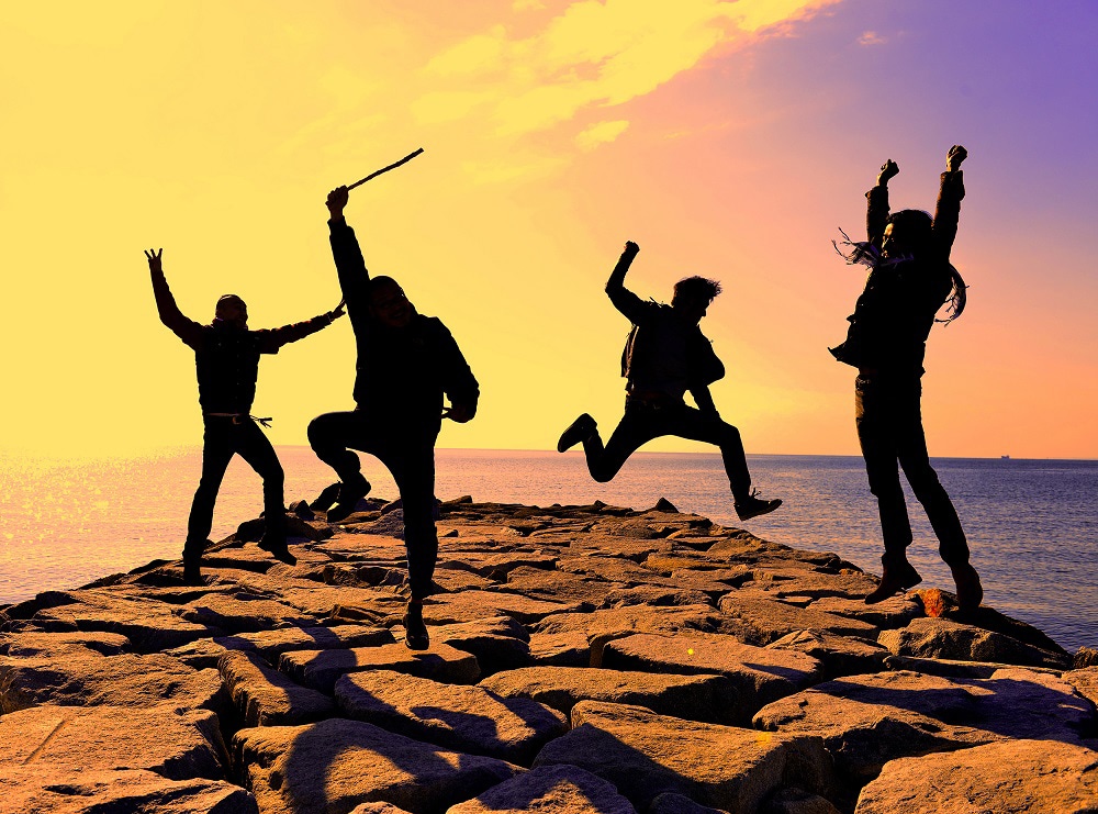 the band apartとMock Orange、スプリット盤携えツアー開催