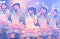 イケてるハーツによるライブの様子。