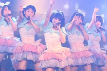 イケてるハーツによるライブの様子。