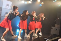 オトメ☆コーポレーションによるライブの様子。