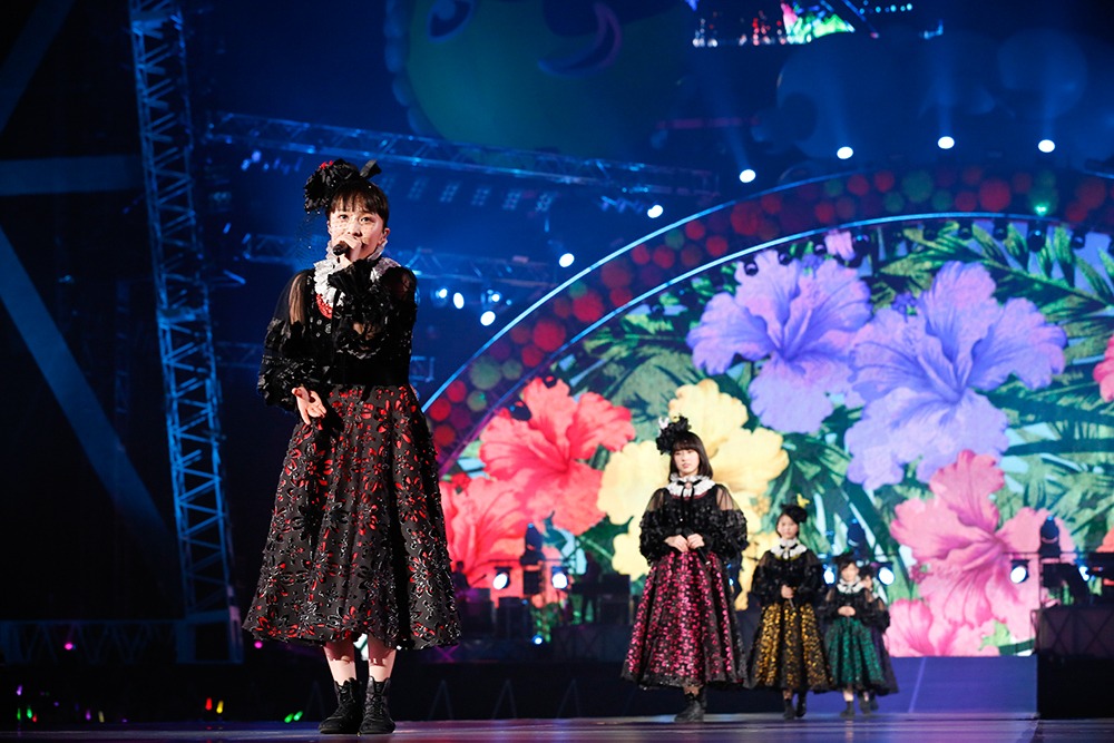 人気画像7位は「ももクロ、ドームツアー『大打ち上げ大会』＆『ももたまい婚』開催決定」より、ももいろクローバーZ。（Photo by YOSUKE KAMIYAMA）