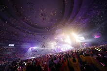 ももいろクローバーZ「MOMOIRO CLOVER Z DOME TREK 2016“AMARANTHUS / 白金の夜明け”」京セラドーム大阪1日目公演の様子。（Photo by YOSUKE KAMIYAMA）