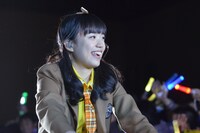 ママチャリでステージへ向かう伊藤千由李。