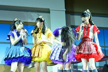 懺悔することが決まりうなだれる咲良菜緒、伊藤千由李、大黒柚姫、秋本帆華。