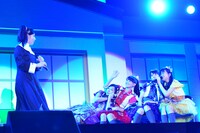 懺悔することを知り驚く高3メンバー（右）。