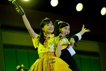 左から伊藤千由李、坂本遥奈。