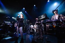 avengers in sci-fiとタカハシマイ（Czecho No Republic）。（撮影：橋本塁［SOUND SHOOTER］）