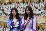 左から勝田梨乃、荒井玲良。