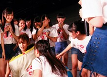 新潟・NGT48劇場での「ミュージャック」のロケの様子。（写真提供：関西テレビ）