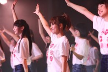 新潟・NGT48劇場での「ミュージャック」のロケの様子。（写真提供：関西テレビ）