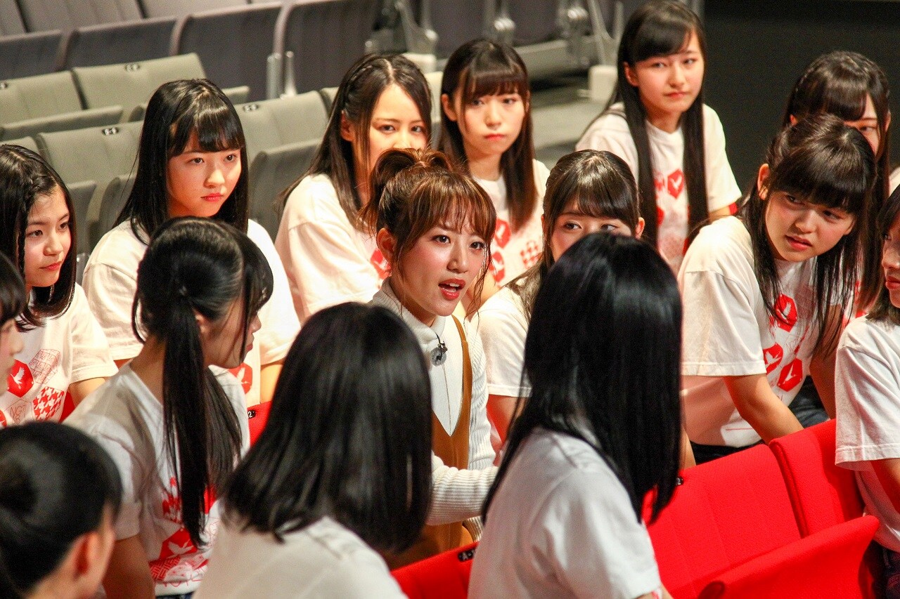 新潟・NGT48劇場での「ミュージャック」のロケの様子。（写真提供：関西テレビ）