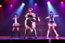 NGT48の劇場公演にサプライズ出演した高橋みなみ（写真中央）。（写真提供：関西テレビ）