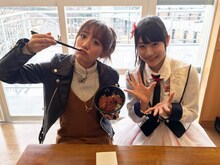 左から高橋みなみ、加藤美南。（写真提供：関西テレビ）