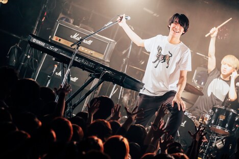左より井上竜馬（Vo, Key）、木村雅人（Dr）。（撮影：西槇太一）