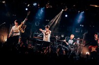 SHE'S（撮影：西槇太一）