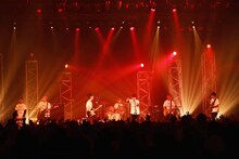 「ニコ タッチズ ザ ウォールズ ノ フェスト '16」神奈川・CLUB CITTA'公演のアンコールセッションの様子。（Photo by ATSUSHI KIMURA）