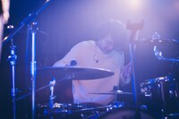 丸谷誠治（Dr）（撮影：永峰拓也）