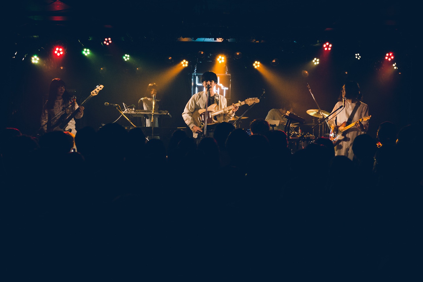 LILI LIMIT「#apieceofcake release tour oneman show」の様子。（撮影：永峰拓也）