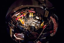 「がんばれ！Victory『十代発表』発売記念～360度解放フロアライブ～」の様子。（提供：ポニーキャニオン）