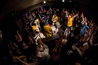 「がんばれ！Victory『十代発表』発売記念～360度解放フロアライブ～」の様子。（提供：ポニーキャニオン）