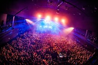 3月9日の「お母さん、僕たち映画になったよ。」東京・Zepp Tokyo公演の様子。（Photo by Masanori Naruse）