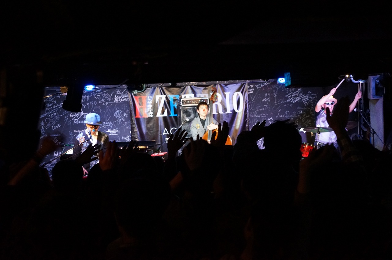 3月15日に行われたH ZETTRIO「WONDERFUL FLIGHT TOUR 2016 ～Acoustic & Electric～」京都・ライブスポットラグ公演の様子。（写真提供：worldapart）
