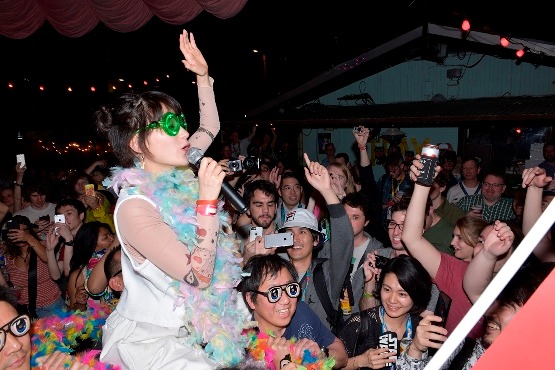 「SXSW 2016」での水曜日のカンパネラのライブの様子。（提供：ワーナーミュージック・ジャパン）