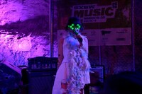 コムアイ（提供：ワーナーミュージック・ジャパン）