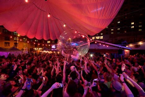 「SXSW 2016」での水曜日のカンパネラのライブの様子。(提供:ワーナーミュージック・ジャパン)